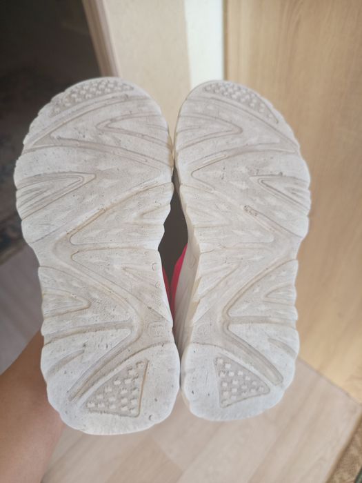 Кроссовки для девочки