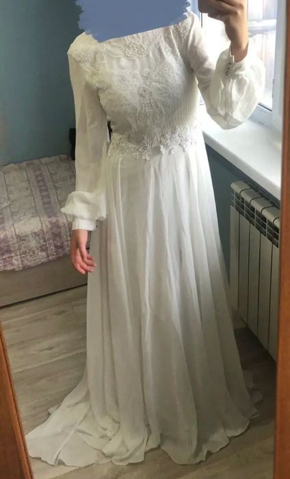 Платье белое на узату