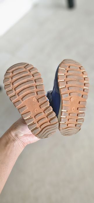 Продам детский кроссовки