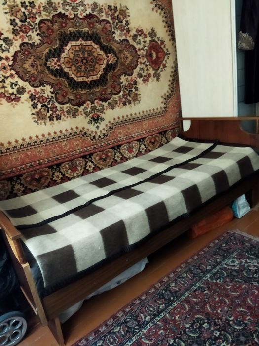 Дом  и  Сад  .   Продам   кровать