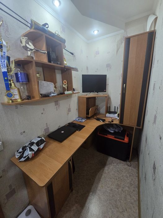 Продам компьютерный стол