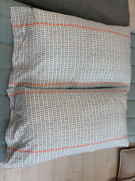 Две почти нови възглавници с изключително качествени калъфки