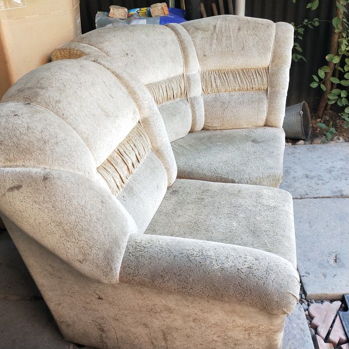 Мягкий, удобный уголок для дома, для кухни.