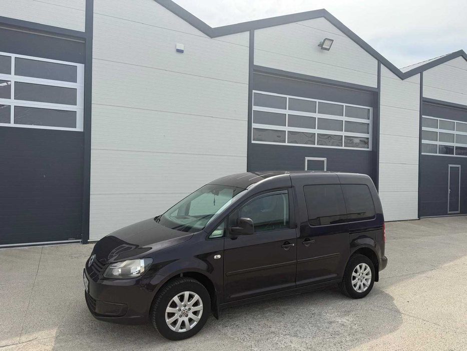 VW Caddy 2012 manual intretinut