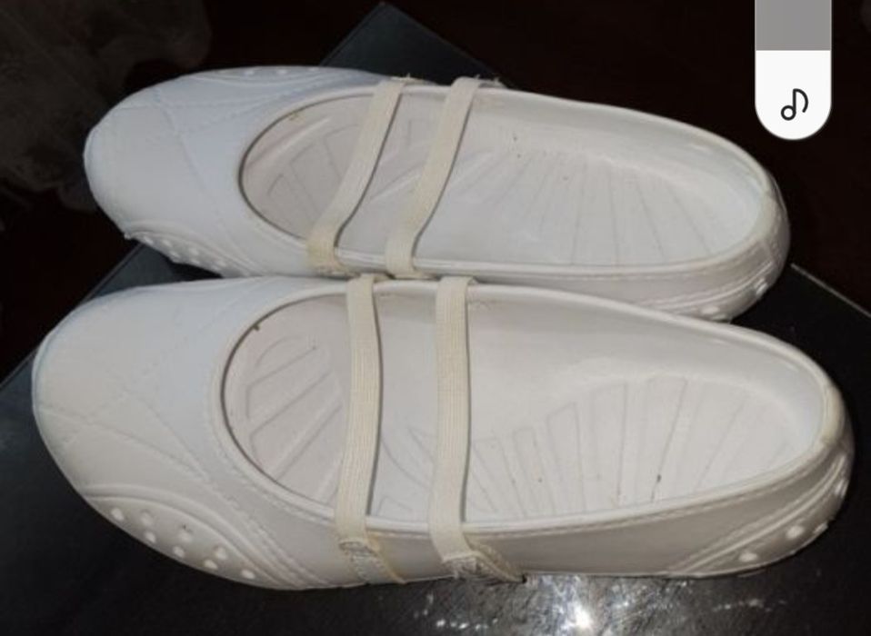 pantofi vara, piscina,15 lei, marimea 40. 41