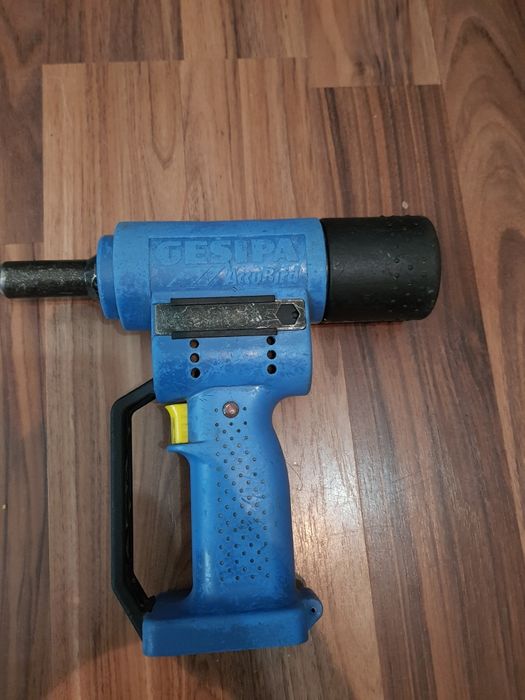 Corp pistol de popnituri Gesipa accubird