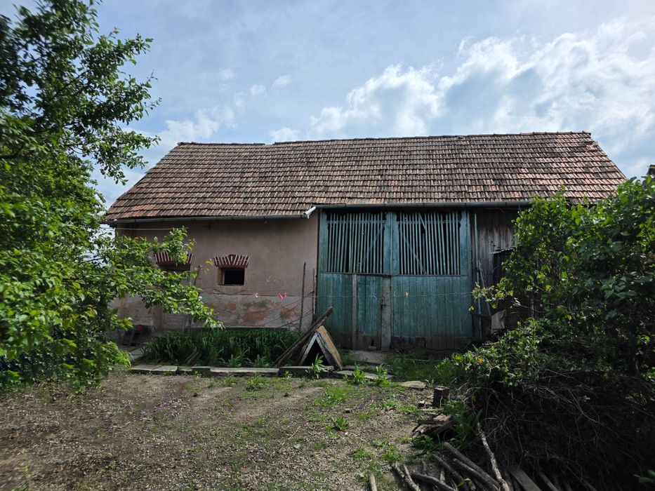 Gospodărie cu teren 2.205 mp, utilități complete și dublu acces asfaltat | Armeni, jud. Sibiu
