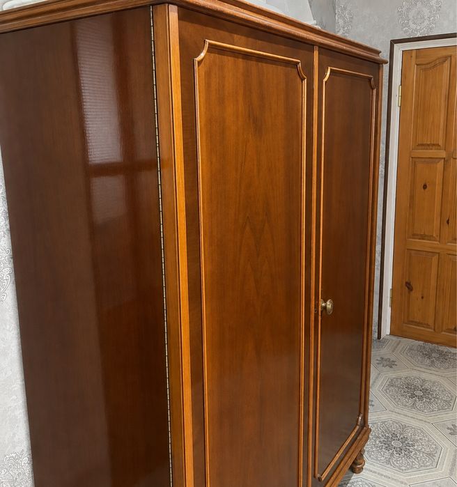 продам шкаф в классическом стиле