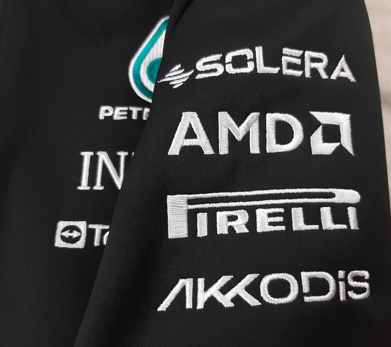 Mercedes AMG F1 Team Softshell - Оригинално мъжко яке размер S