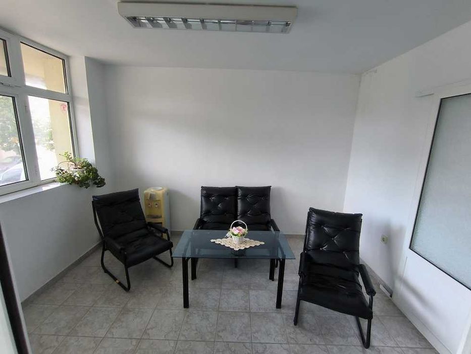 Дава се под наем Магазин в Карлово - 55 кв.м за 275 € - Снимка #5