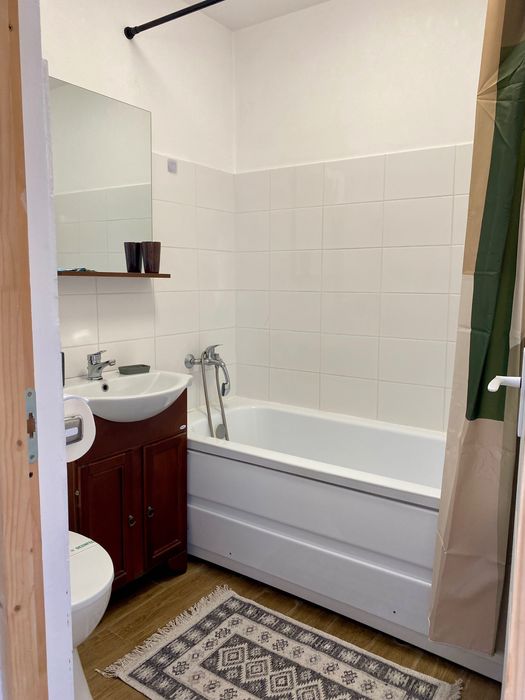 Apartament cu grădină, de închiriat pentru perioade scurte