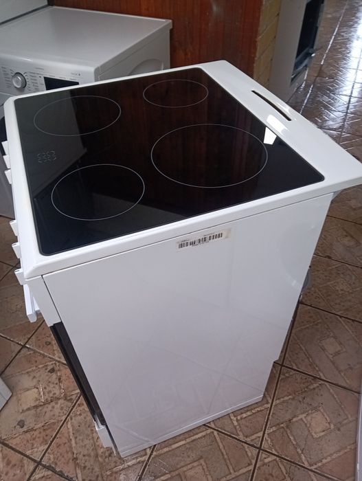 Като нова свободно стояща печка с керамичен плот Gram 2години гаранция