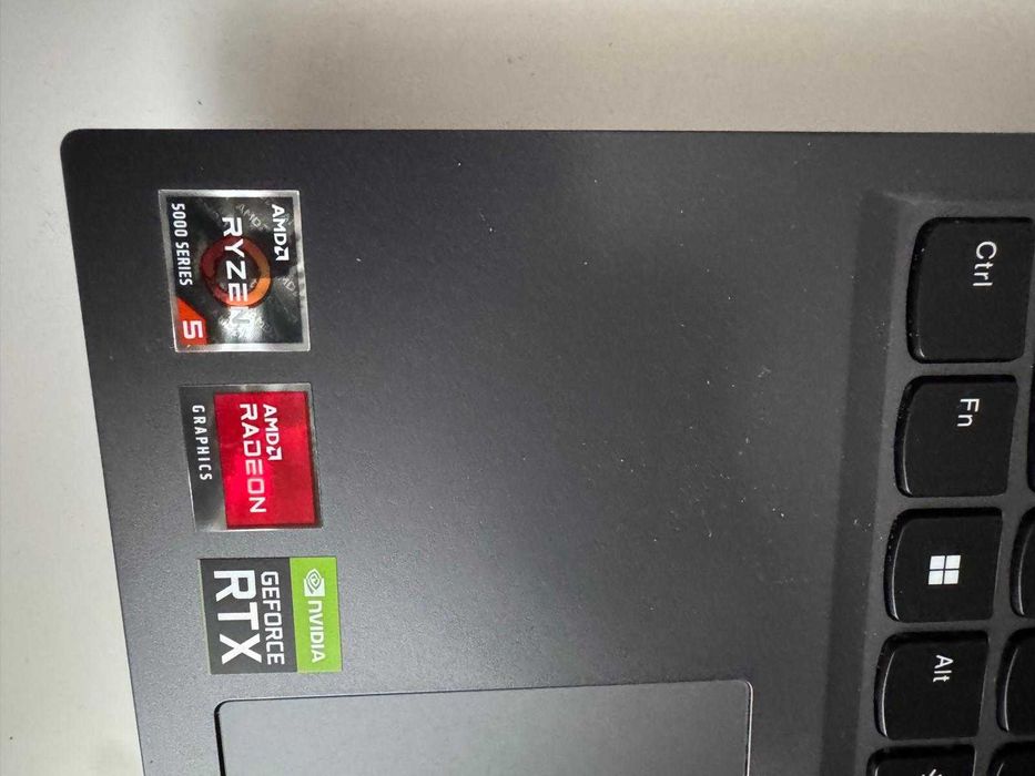 Laptop Gaming Lenovo Legion 5 (specificații mai jos)