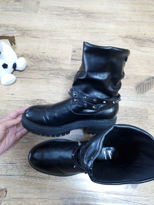 Естествена кожа Bata