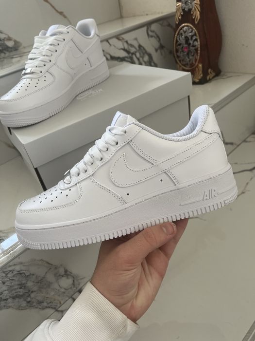 Nike Air Force 1 Triple White