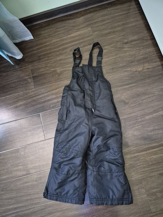 Vand pantaloni/costum ski copii, oricare din ele 20 ron