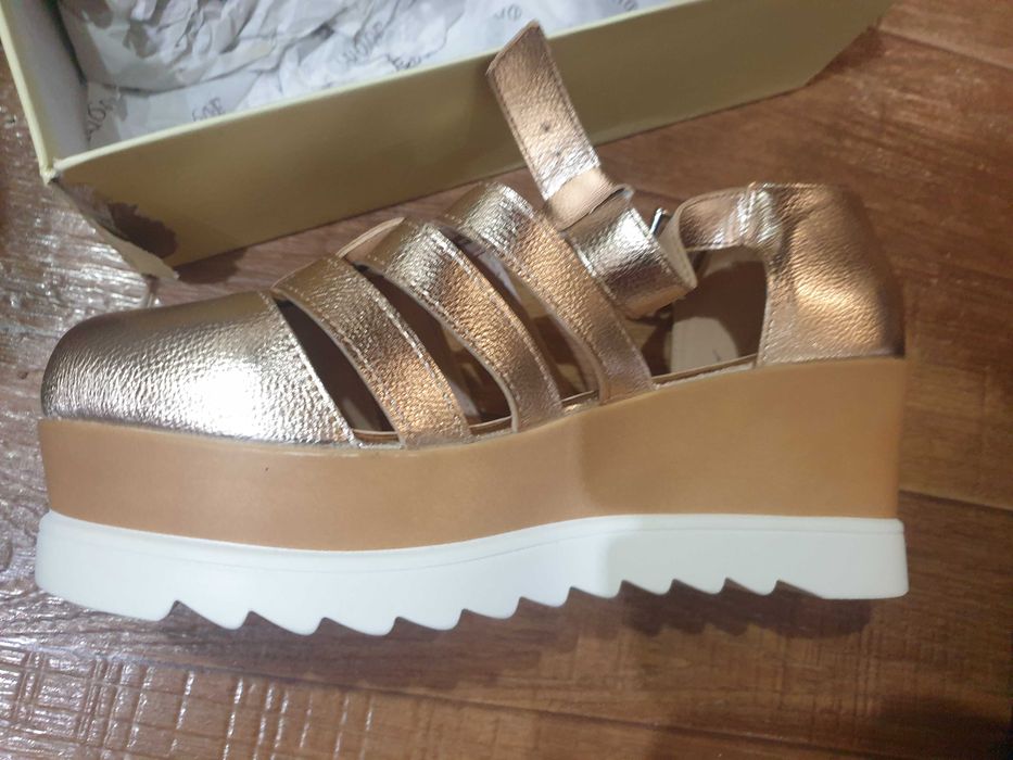 Летняя женская обувь