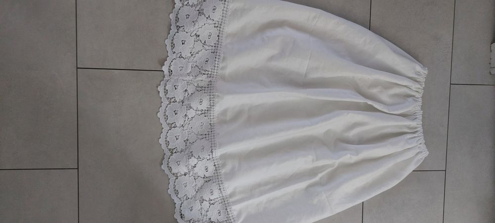 Poale costum popular