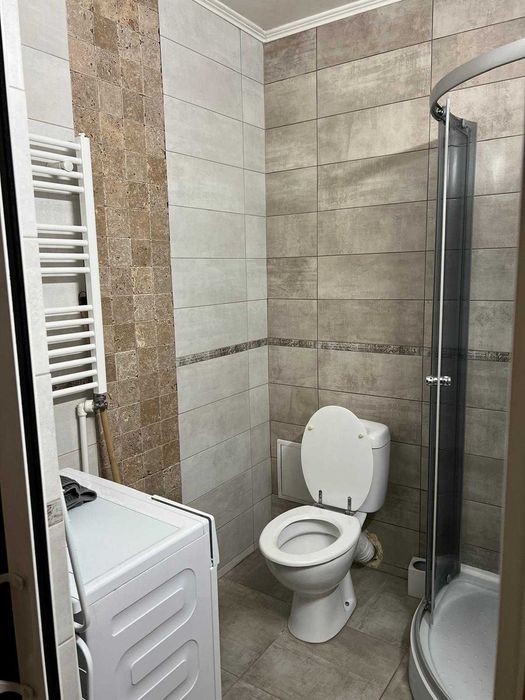 Inchiriez apartament cu o camera (mansarda)