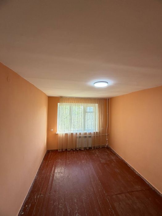 Chirchiqda 1-xonali uy sotiladi srochno Bez makler o’zimmi uyim