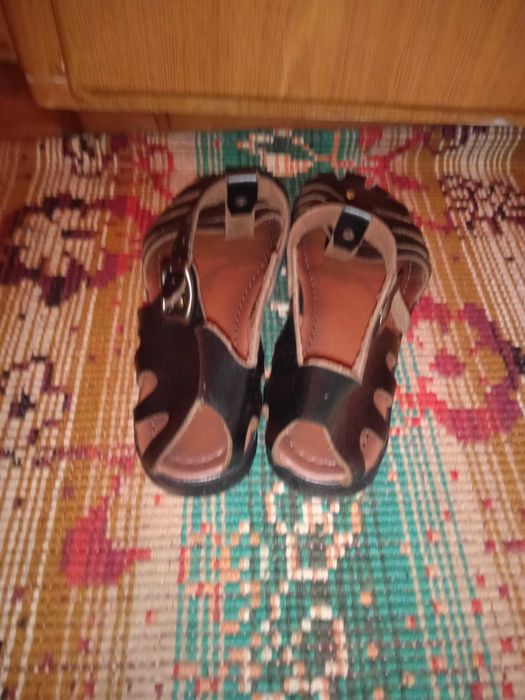 Продавам сандали №38