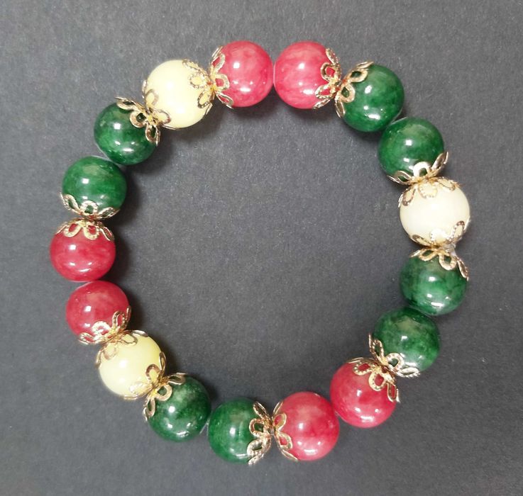 Гривни от естествени камъни