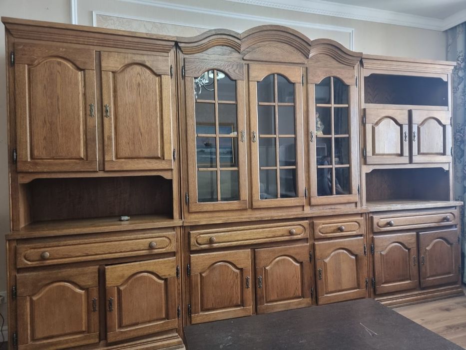 Продаётся стенка из натурального дерева(дуб)