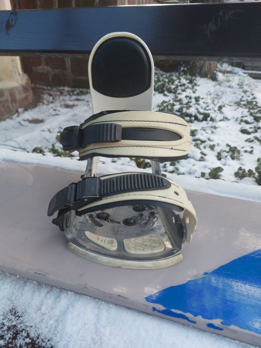 Сноуборд с автомати и обувки