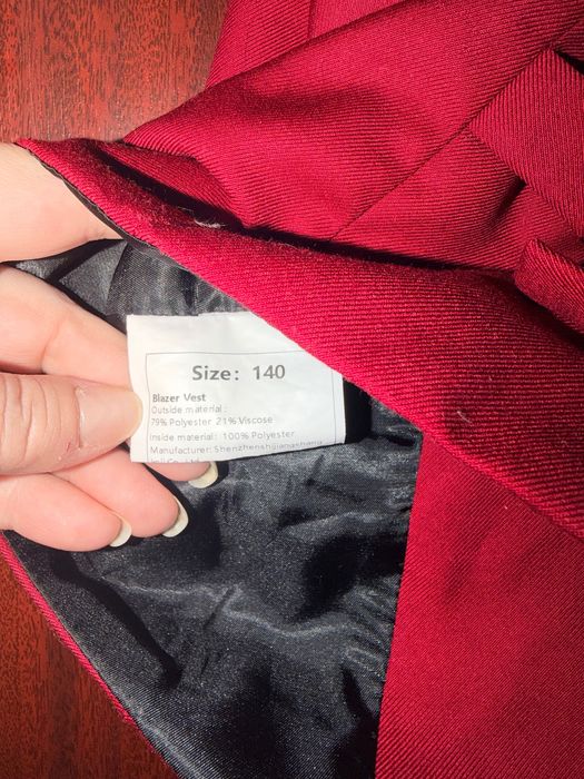 Vând vestă pentru școală