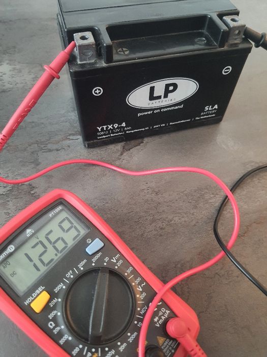 Vând acumulator ( baterie ) motocicletă