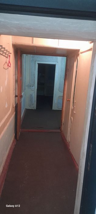 Kvartira sotiladi Navoiy shahar Detiskiy balnisa yonida Pedinustut old