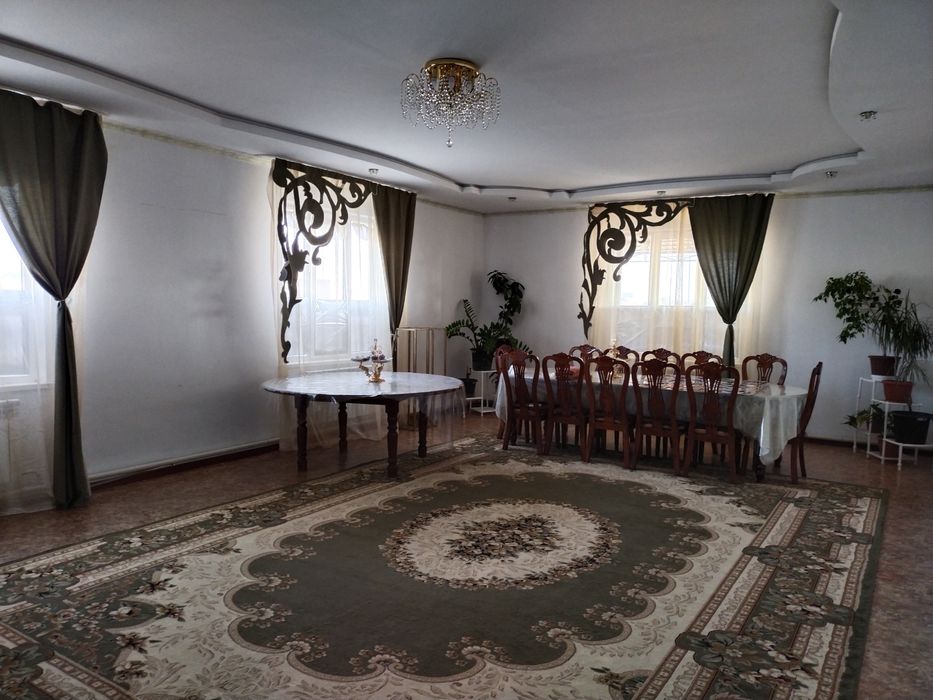 Продаётся в связи с переездом  4-х комнатный дом в 8 участке (АТАМУРА)