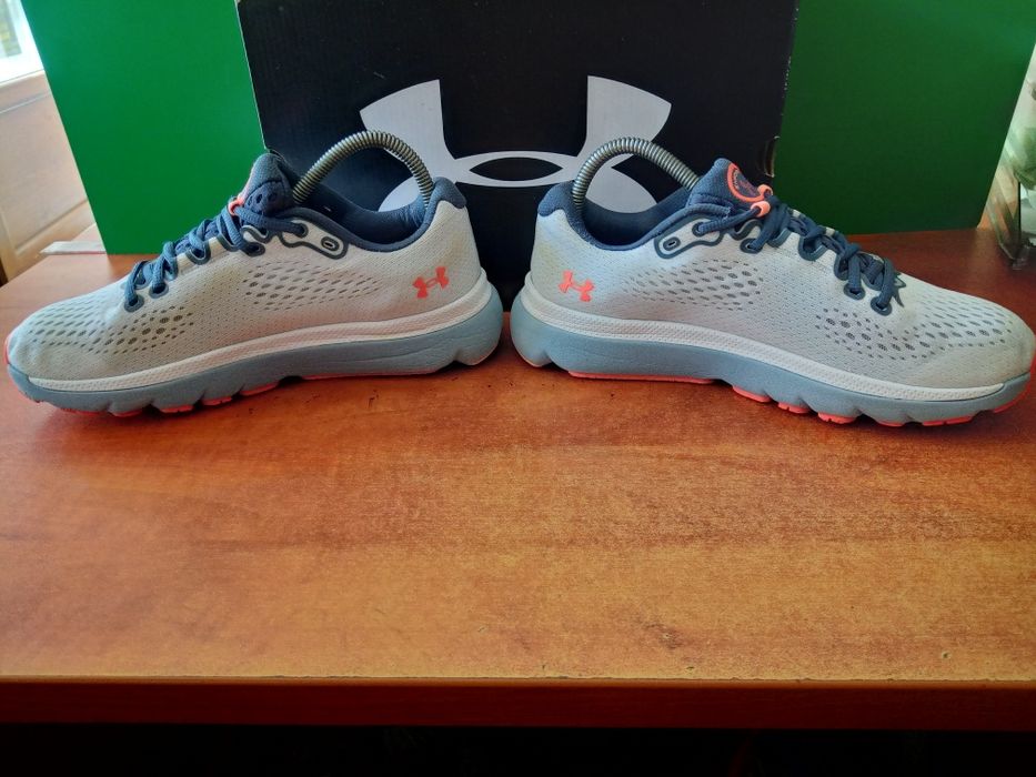 Under Armour HOVR Infinite 4 Номер 39 Стелка 26 см. 100% Оригинални