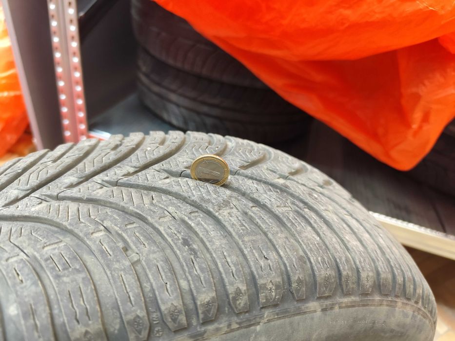 Продавам зимни гуми TOYO 185/60/15 dot 2318