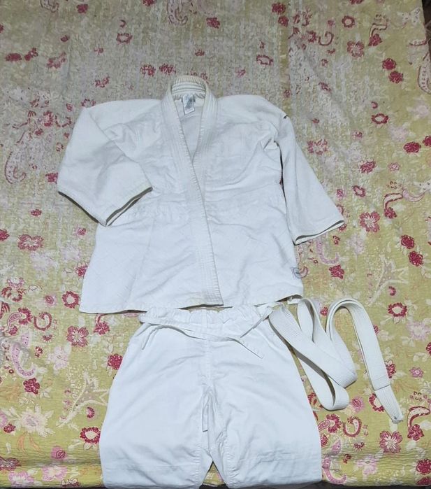 Продам кимоно каратэ