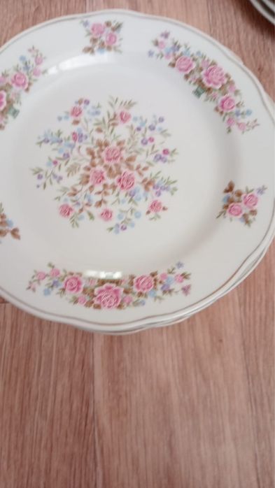 продам тарелки б/у разные , рыбки, персональные