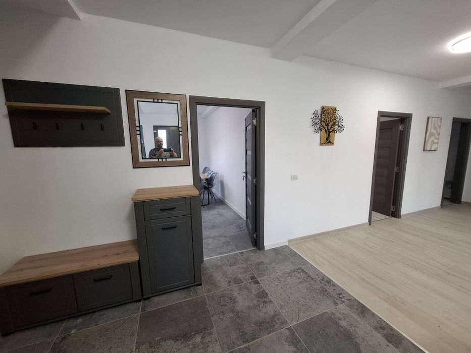 Inchiriez casa in Livada