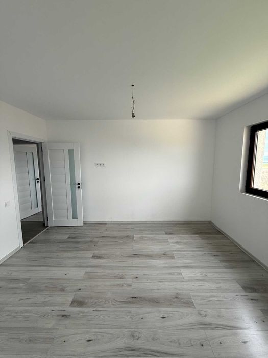 Casa de vanzare intre Sanpetru si Bod