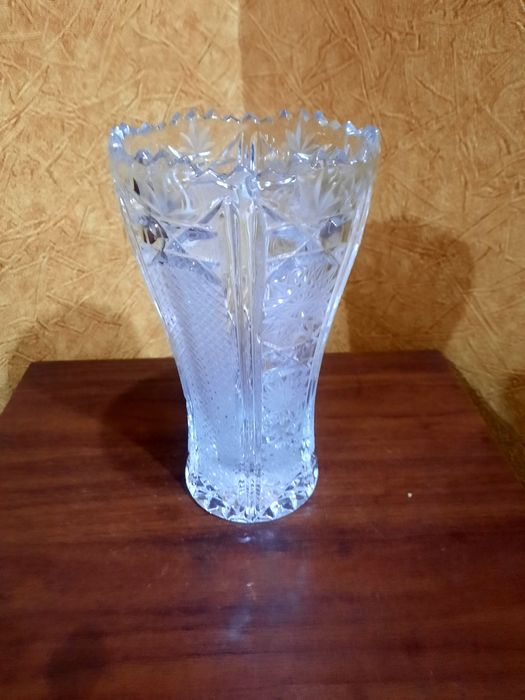 Югославский хрусталь, красивая ваза для цветов в идеальном состоянии.