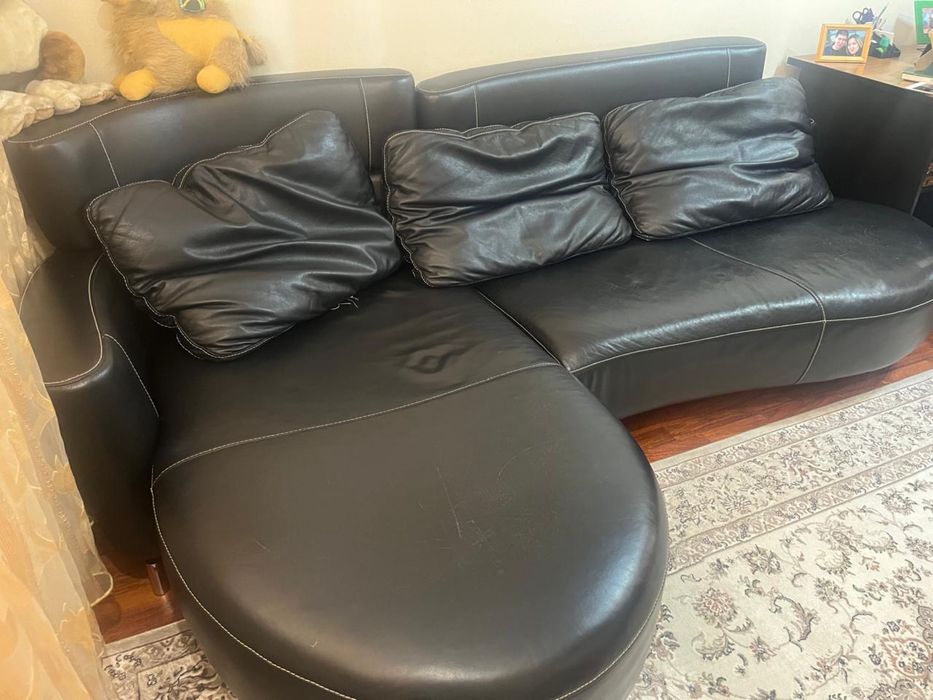 Продам кожанный диван