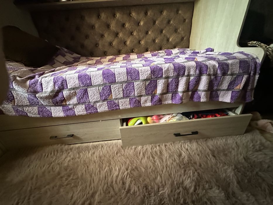 Кровать двухяростная