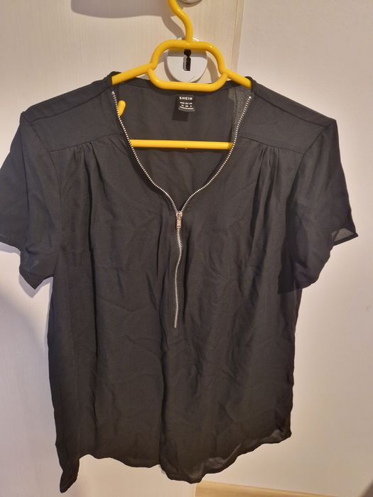 Tricou negru cu fermoar