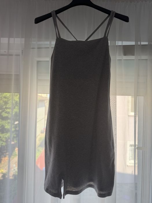 Rochie mulata cu spatele gol si bretele incrucisate ce dau un aspect frumos