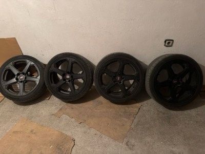 Джанти MOMO Star EVO 8J  18" с гуми Yokohama  Advan Sport