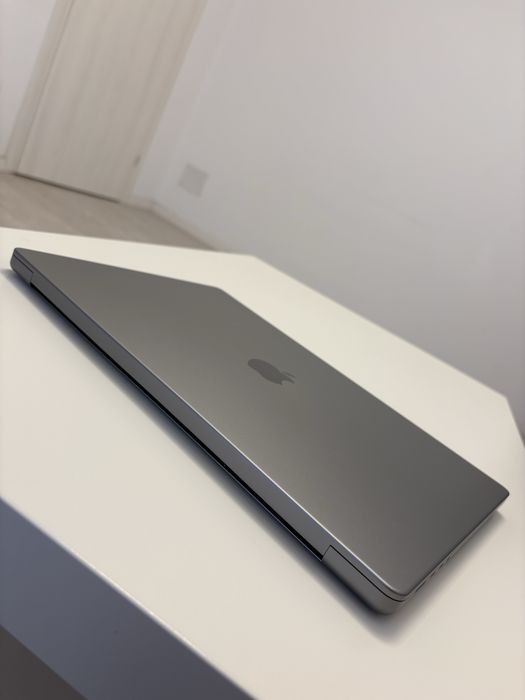 MacBook Pro 16” M1 Max | 64GB RAM | 1TB SSD | Stare foarte bună
