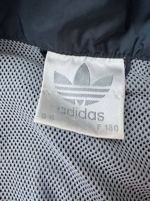 Винтидж 90-те Adidas много леко яке/ дъждобран с качулка размер M/L