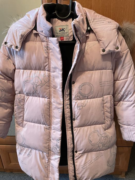 Нежно розовый теплый пуховик на девочку