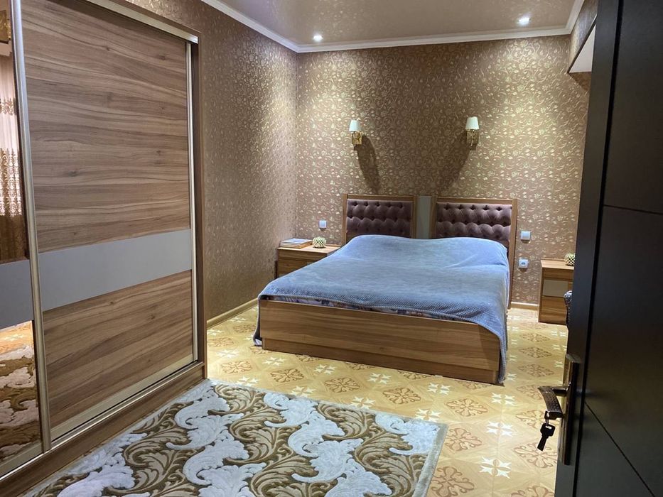 Сдается  2-х уровневая  4-x комнатная квартира