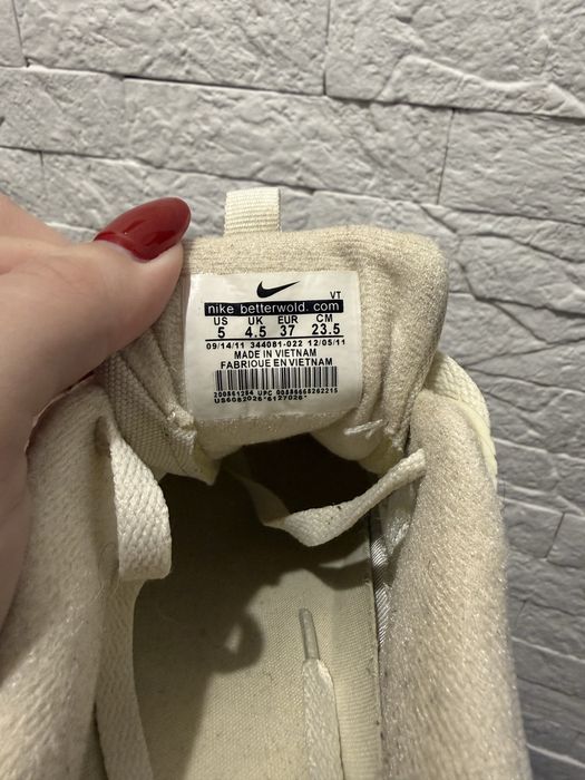 Продам женские кроссовки