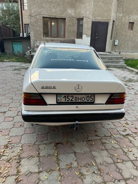 Mercedes-Benz 230E